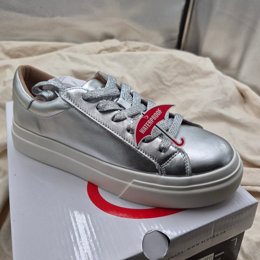 NEW Blondo Waterproof silver leather sneakers Venna Size 11